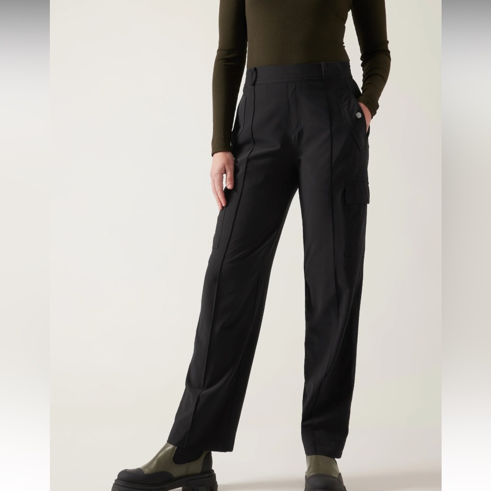 Athleta Vienna Black Pull On Cargo Active Pants Size 4, NWT